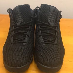 Black on black size 7y Jordan’s boys